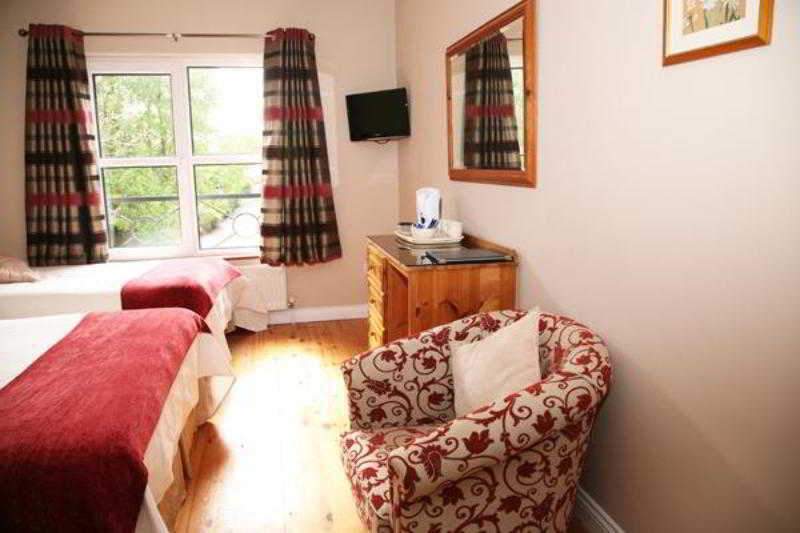 Macliam Lodge Guesthouse Клонакилти Экстерьер фото